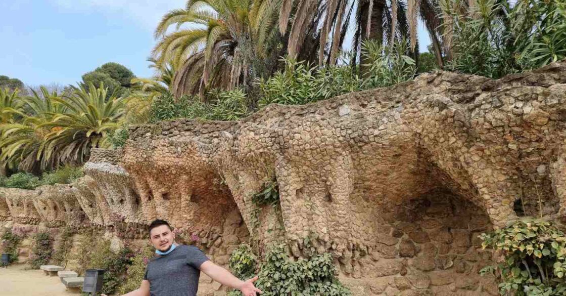 RE/MAX Makler Catalin Ruiu im Park Güell zu Besuch.