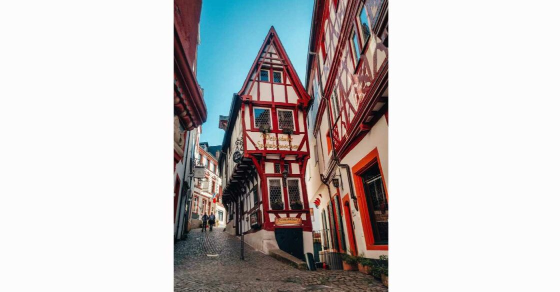 Fotografie eines regionaltypischen Hauses, der Weinstube Spitzhäuschen Bernkastel-Kues.