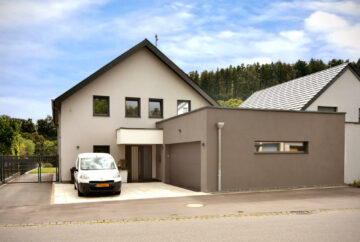 „Alles im Lot“ lautet die modern-perfekte Devise zu dem Haus in Roth an der Our, 54675 Roth an der Our, Einfamilienhaus