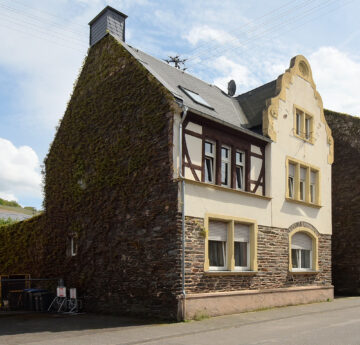 Wohnen im Scharm der Gemäuer von 1905 – drei Stockwerke, Fachwerk und etwas Jugendstil, 56850 Enkirch, Mehrfamilienhaus